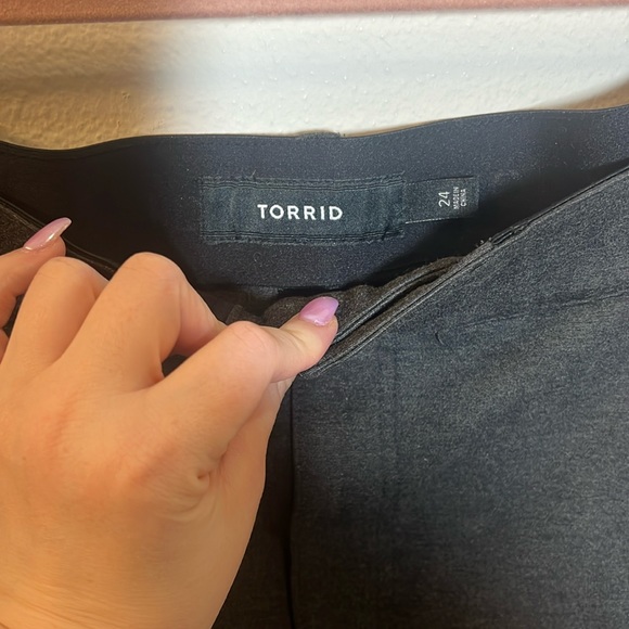 Torrid Bombshell Skinny Studio Luxe Ponte Crop High Rise Pant 24 - Picture 4 of 5